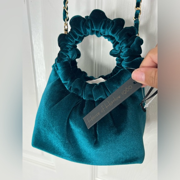 NWT House of Harlowe Emerald Green Velvet & Chain Crossbody - Picture 6 of 7